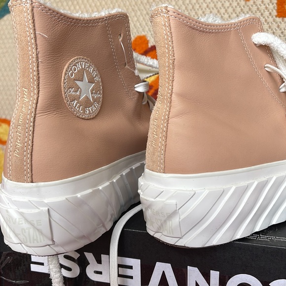 Converse 573073C
CTAS LIFT 2X HI
VACHETTA BEIGE/VINTAGE WHITE
WMNS Platforms - Picture 15 of 16